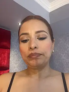 VictoriaFerro Chat XXX live