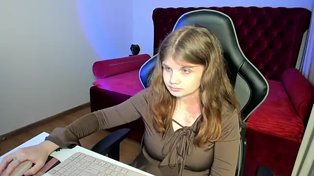 ChloeHalses live XXX chat