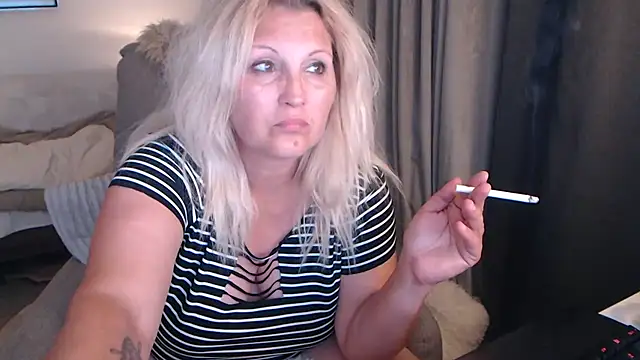 Chat XXX ao vivo de Divineblond