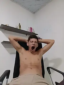 3hornys-straights' Live XXX Chat