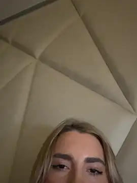 EclipseLunaireSouveraine's Webcam Show
