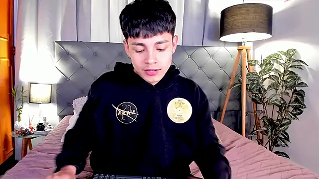 Chat XXX ao vivo de Andy_Belier23