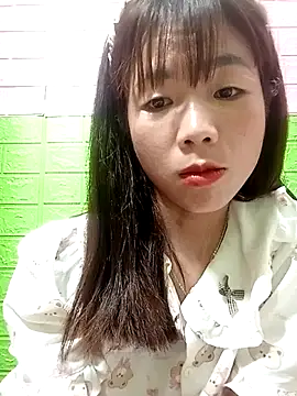 AmyLinee01 即時 XXX 聊天