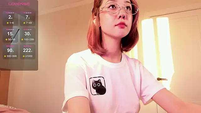 PeachyPawのライブXXXチャット