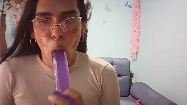 Chat XXX en directo de shannel_ydo