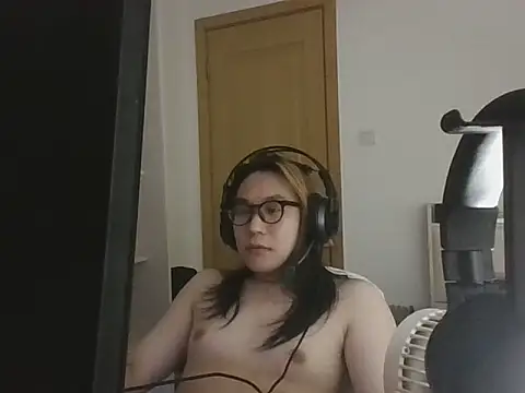 EmoAsianBoy 在線直播表演