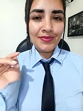 MAYE__13 élő XXX-chatje
