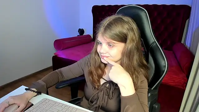 ChloeHalses' Live XXX Chat