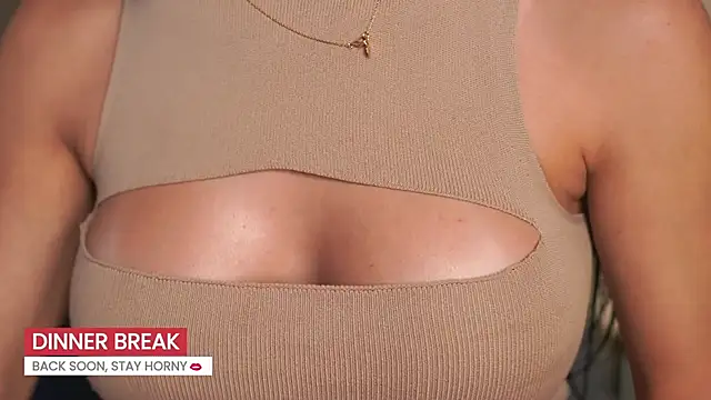 Katyerave Adlı Modelin Canlı XXX Sohbeti