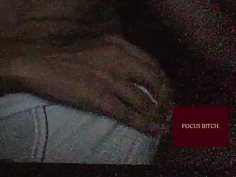Show modela DeepDesiredMoans na web-kameri