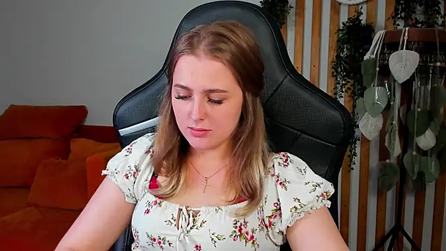 EllaBells' Live XXX Chat