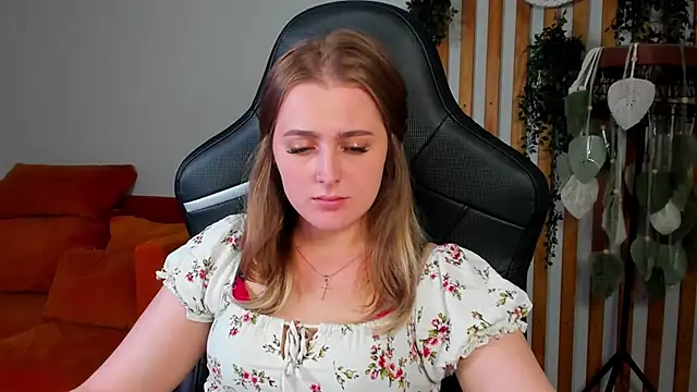 EllaBells live XXX chat