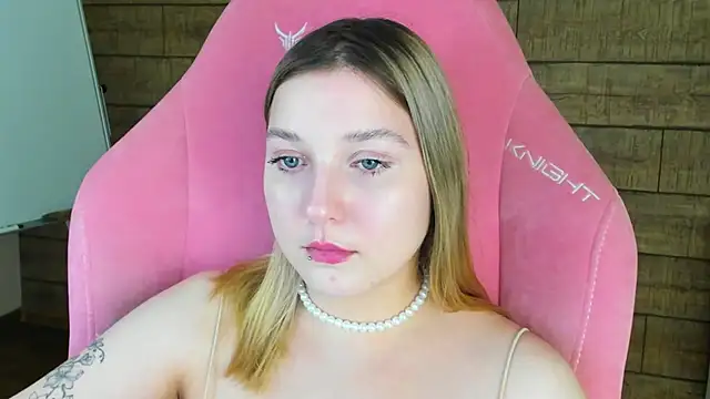 TinnaBurton Chat XXX in diretta
