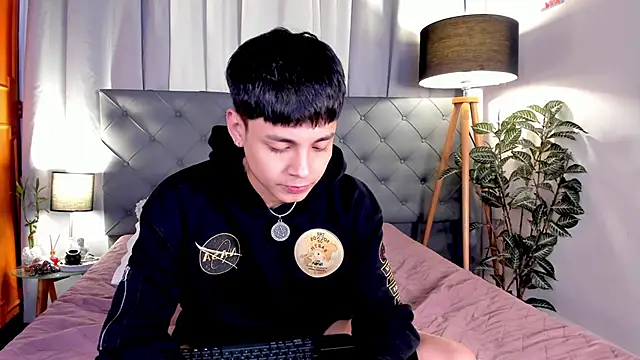 Chat +18 de Andy_Belier23 ao vivo