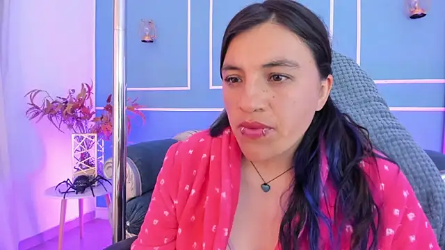 TaraTaylorr's Live XXX Chat