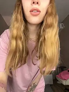 XXX chat uživo modela PlugAndPlayy