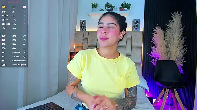 Živý XXX chat little_sophie18