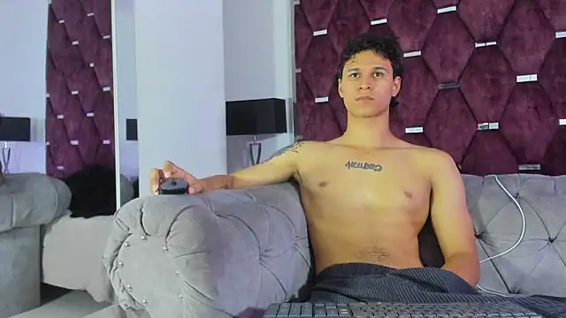 แชท XXX สดของ TonyBenedetti