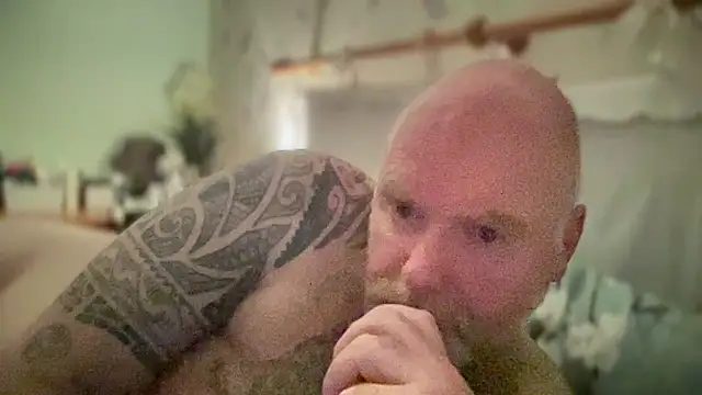 Tattooed_Dilf_01 Chat XXX in diretta