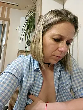 AdaJoy Live XXX Chat