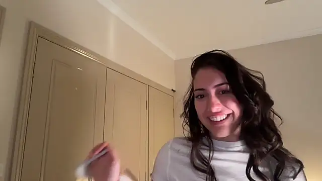 sieeena Adlı Modelin Canlı XXX Sohbeti