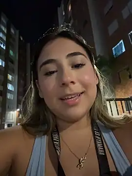 Chat +18 de MelodyRey__ ao vivo