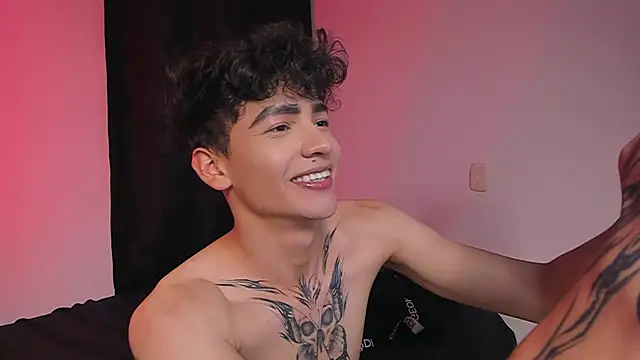 Axel_InkShade_ élő XXX-chatje