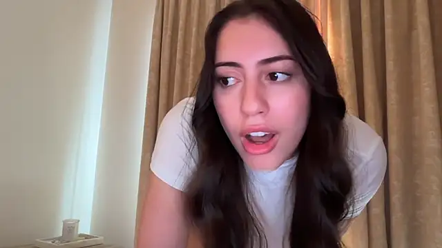 sieeena Adlı Modelin Canlı XXX Sohbeti