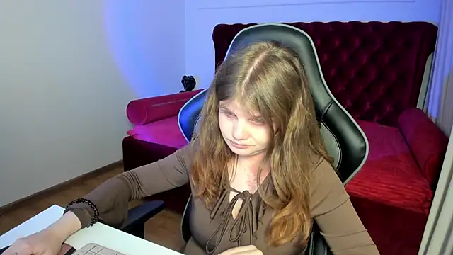 ChloeHalses Chat XXX in diretta