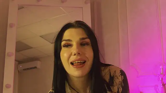 MaeveMoon Adlı Modelin Canlı XXX Sohbeti