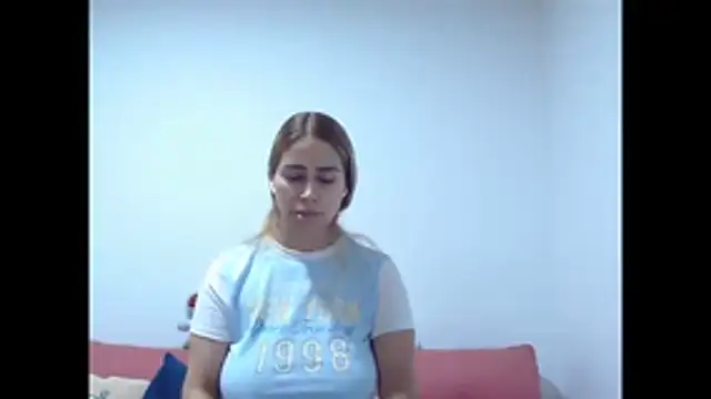 XXX chat uživo modela Lunazina