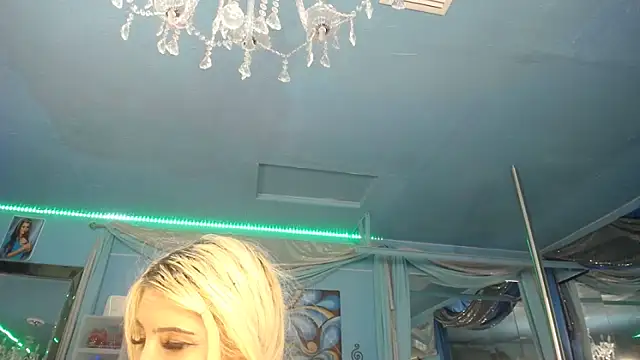 แชท XXX สดของ ADRIANNA_FOX