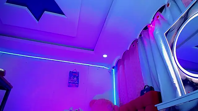 צ'אט XXX בשידור חי של NahomiCamper