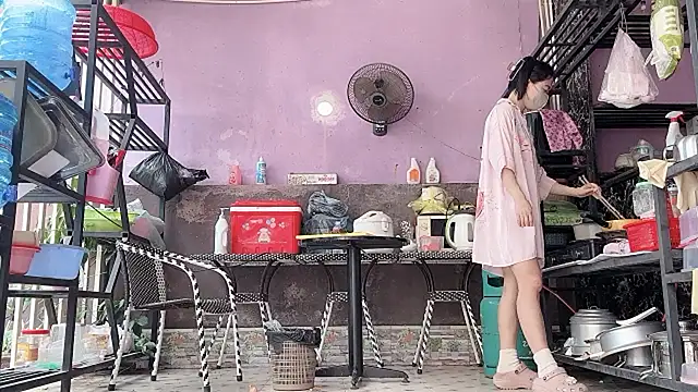 LinhChi_9x's Live XXX Chat