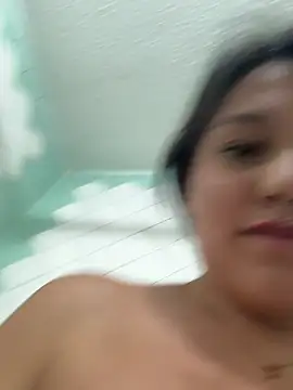 Emily_Gomezz Adlı Modelin Canlı XXX Sohbeti