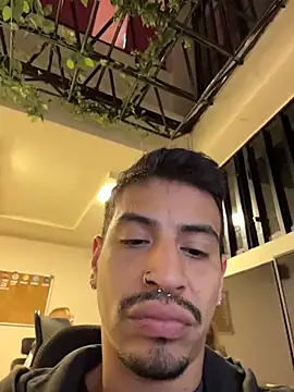 צ'אט XXX בשידור חי של Juann-cock
