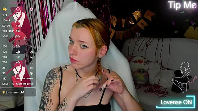 MeganNewCat's Live XXX Chat