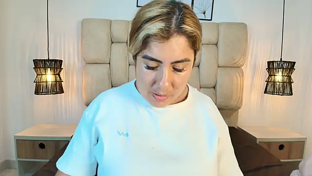 AdharaSmithh Chat XXX in diretta