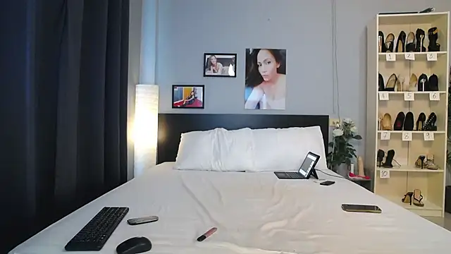 Hotbeebee – Naživo XXX chat