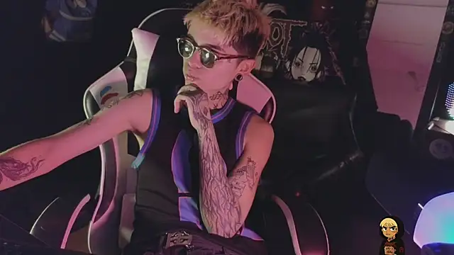 AcidMilo's Live XXX Chat