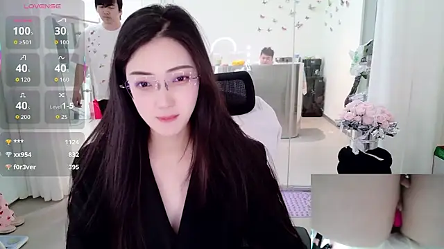 yangyang-777 Chat XXX in diretta