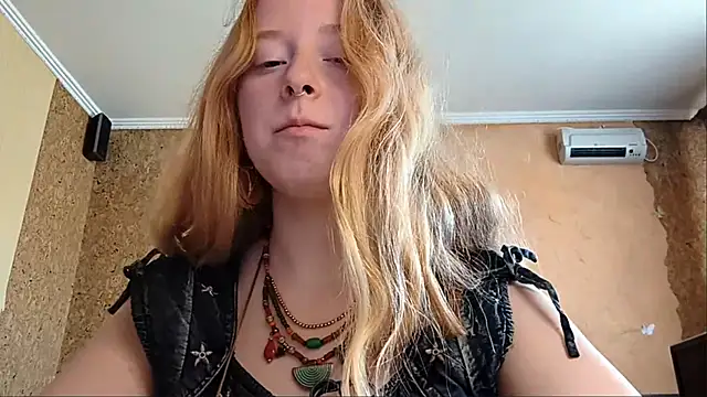 KateVibe_01 Adlı Modelin Canlı XXX Sohbeti