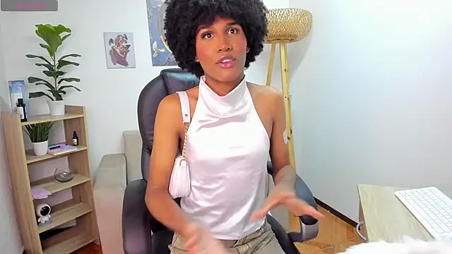 NaomiSaenz_ XXX чат на живо