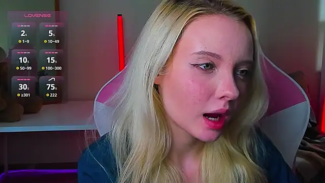 _CloudNine_'s Live XXX Chat
