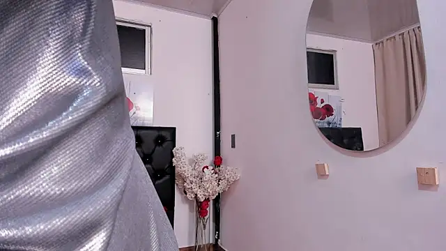 pinky_f00x's Live XXX Chat