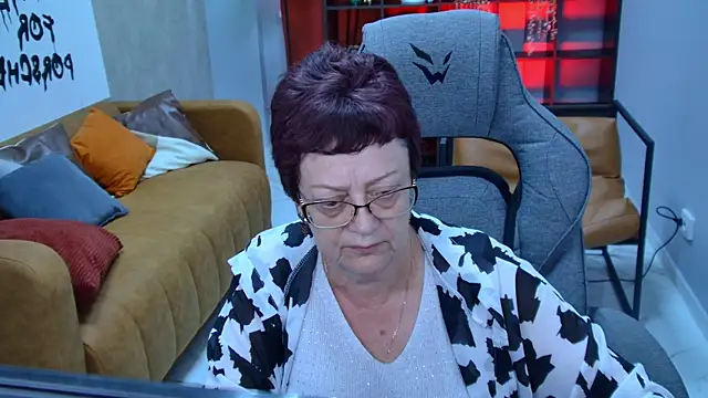 IsoldeMirevain's Live XXX Chat