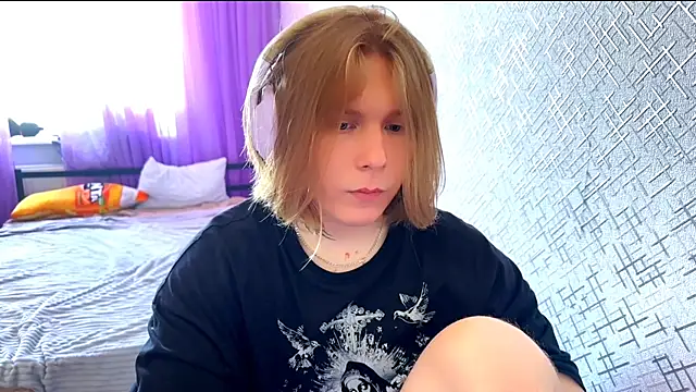 Hirtay élő XXX-chatje