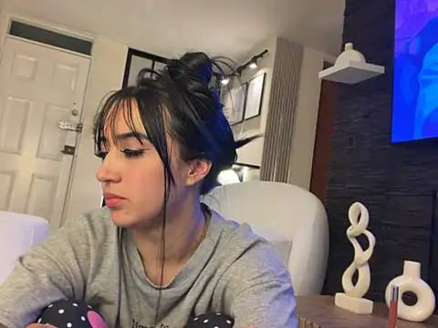 دردشة EmmyEvans1 الجنسية المباشرة
