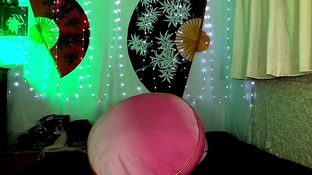 GamerGirlRoxyAndLee élő XXX-chatje