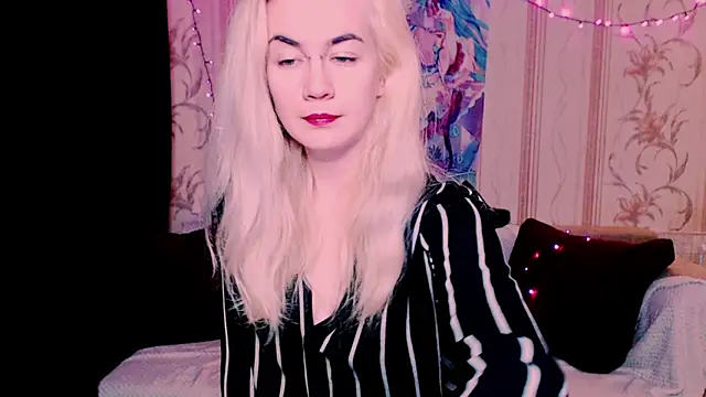 xxxcharismaaa Adlı Modelin Canlı XXX Sohbeti
